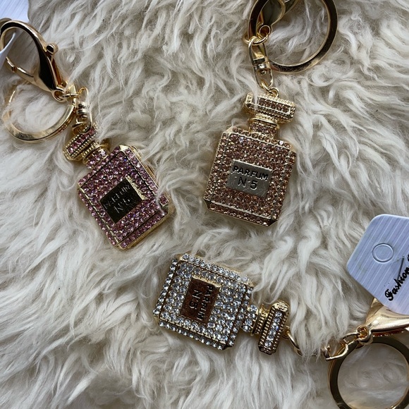 28. Perfume keychain - Picture 2 of 5